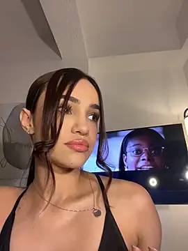 Snapshot of AllieEvans chatting on May 19, 2026, 11:44 pm AllieEvans online show from May 19, 2026, 11:44 pm