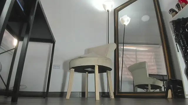 solsmithxx online show from December 6, 2024, 7:12 pm