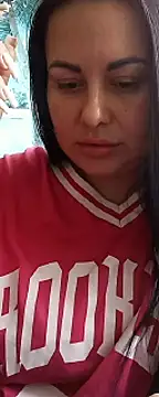 Snapshot of DaisyStreet chatting on October 9, 2025, 8:12 am DaisyStreet online show from October 9, 2025, 8:12 am