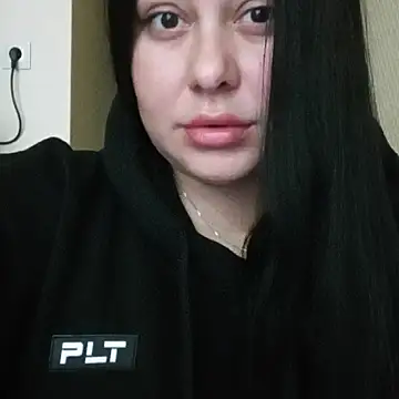 Snapshot of DaisyStreet chatting on October 21, 2025, 10:27 am DaisyStreet online show from October 21, 2025, 10:27 am