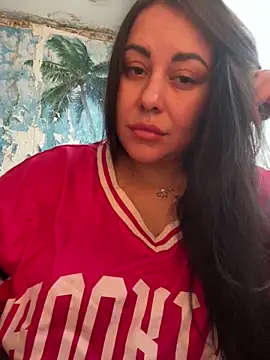 Snapshot of DaisyStreet chatting on November 4, 2025, 10:47 am DaisyStreet online show from November 4, 2025, 10:47 am