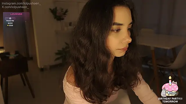 Snapshot of JulietteDee chatting on June 4, 2026, 10:49 pm JulietteDee online show from June 4, 2026, 10:49 pm
