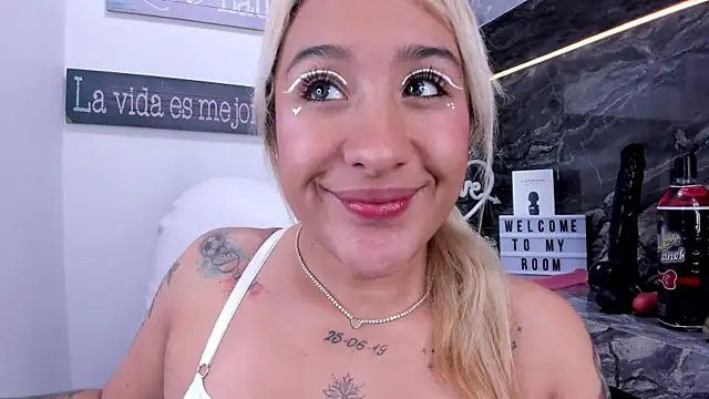 Snapshot of miss_danika chatting on December 30, 2024, 2:08 pm miss danika online show from December 30, 2024, 2:08 pm