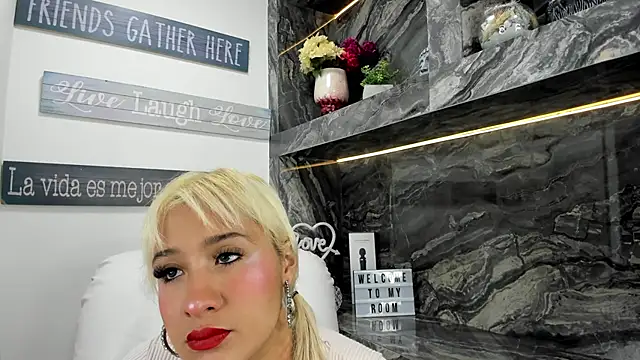 Snapshot of miss_danika chatting on February 7, 2025, 11:01 am miss danika online show from February 7, 2025, 11:01 am