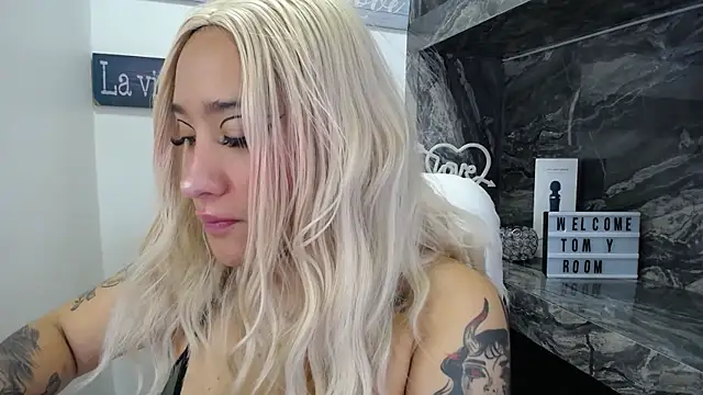Snapshot of miss_danika chatting on October 6, 2025, 11:07 am miss danika online show from October 6, 2025, 11:07 am