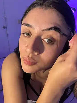 lucianaroy online show from October 22, 2025, 2:12 am