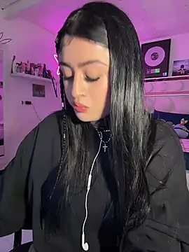 lucianaroy online show from May 13, 2026, 10:17 pm