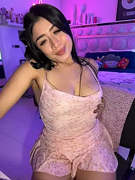 lucianaroy online show from May 19, 2026, 11:33 pm