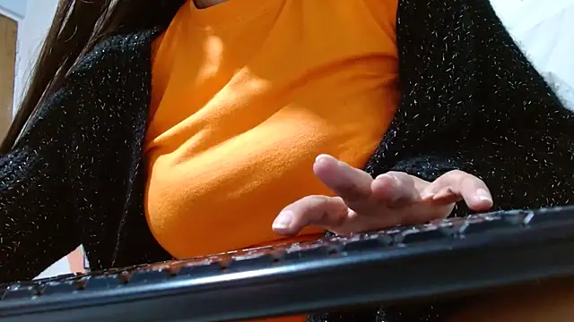 lupita84 online show from December 15, 2025, 10:58 pm