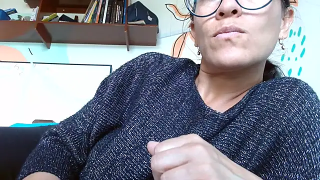 lupita84 online show from December 21, 2025, 6:04 pm