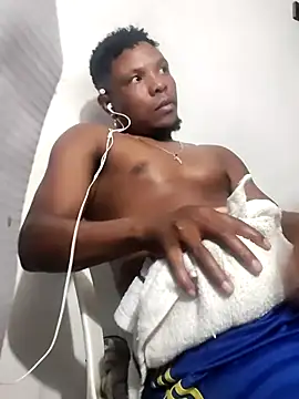 hugo3918  online show from February 9, 2026, 2:04 am