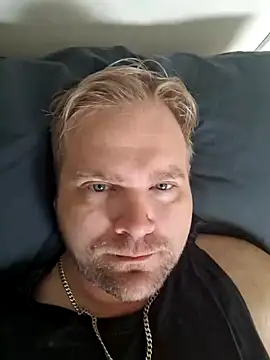 Themilkermanxh online show from December 24, 2024, 8:05 pm