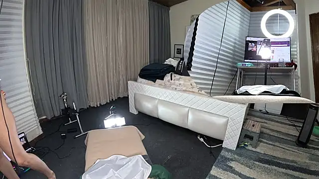 Snapshot of Alondra_fetish chatting on December 29, 2024, 3:44 am Alondra fetish online show from December 29, 2024, 3:44 am