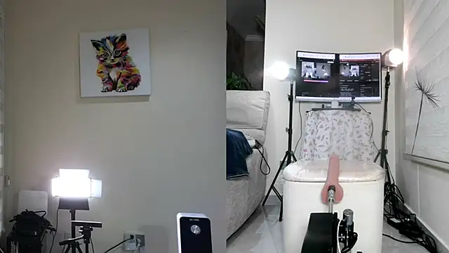Snapshot of Alondra_fetish chatting on September 19, 2025, 4:36 am Alondra fetish online show from September 19, 2025, 4:36 am