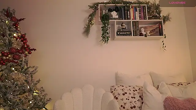 EmilyxRose - online show from December 16, 2024, 7:32 pm