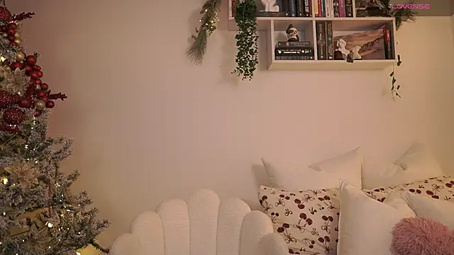 EmilyxRose - online show from December 17, 2024, 7:15 pm