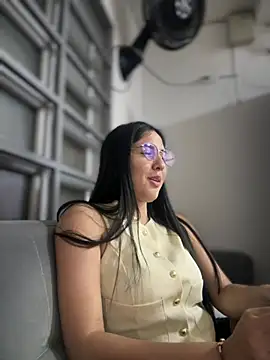 MarianaBenz online show from January 10, 2025, 7:54 pm