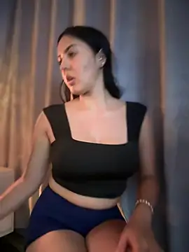 MarianaBenz online show from January 27, 2025, 8:28 pm