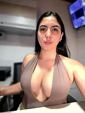 MarianaBenz online show from January 16, 2026, 11:31 pm