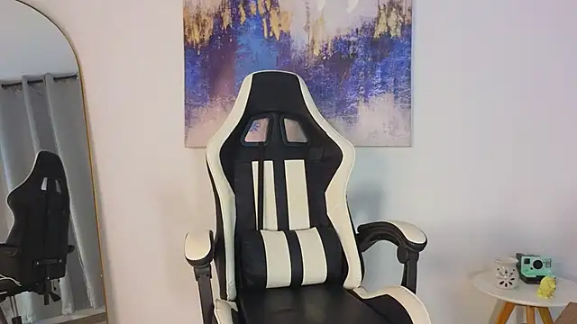 KristennBlue online show from November 14, 2025, 9:02 pm