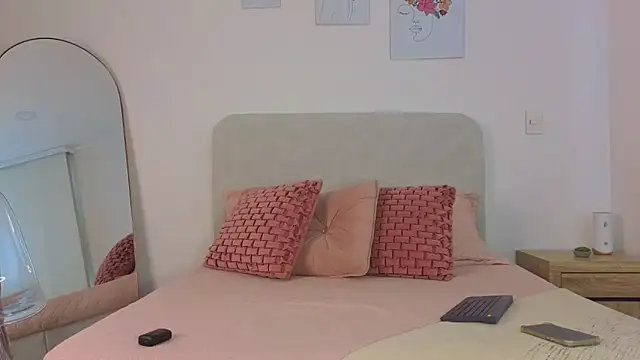 KristennBlue online show from December 15, 2025, 12:53 pm