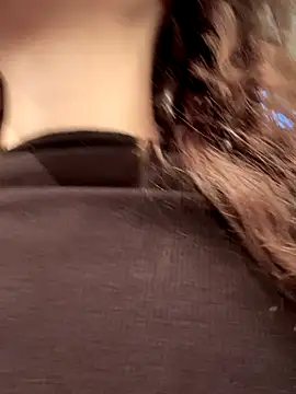 QuitieLia online show from October 21, 2025, 8:15 am