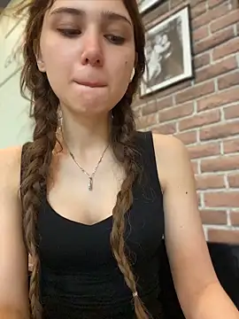 Snapshot of QuitieLia chatting on May 14, 2026, 7:48 am QuitieLia online show from May 14, 2026, 7:48 am