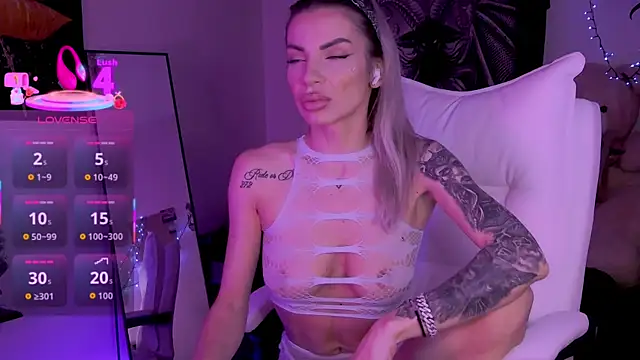 Snapshot of LusciousAlice chatting on April 4, 2026, 9:34 pm LusciousAlice online show from April 4, 2026, 9:34 pm