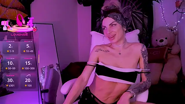 Snapshot of LusciousAlice chatting on April 7, 2026, 12:33 am LusciousAlice online show from April 7, 2026, 12:33 am