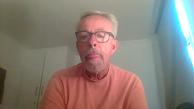 tuggy59 online show from September 21, 2025, 4:47 am