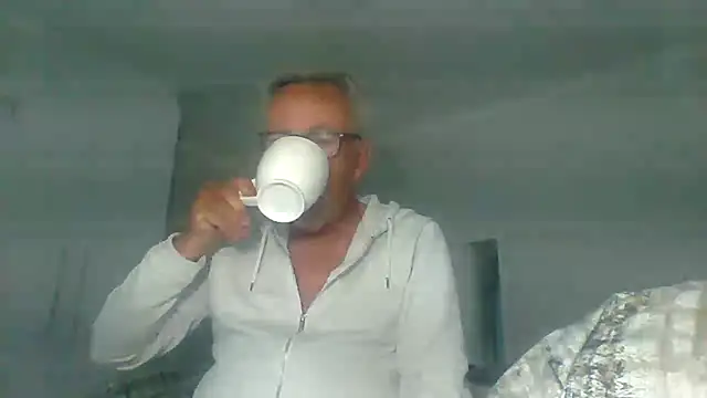 tuggy59 online show from October 8, 2025, 4:32 am