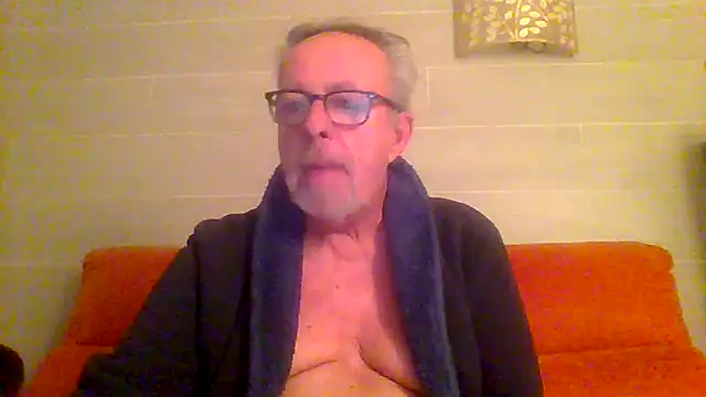 Snapshot of tuggy59 chatting on February 9, 2026, 5:33 am tuggy59 online show from February 9, 2026, 5:33 am