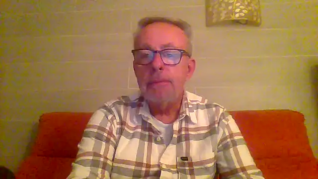 Snapshot of tuggy59 chatting on February 10, 2026, 5:33 am tuggy59 online show from February 10, 2026, 5:33 am
