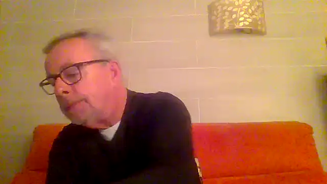 Snapshot of tuggy59 chatting on February 12, 2026, 5:35 am tuggy59 online show from February 12, 2026, 5:35 am