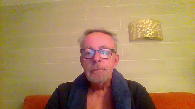 Snapshot of tuggy59 chatting on February 14, 2026, 6:21 am tuggy59 online show from February 14, 2026, 6:21 am