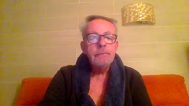 Snapshot of tuggy59 chatting on February 15, 2026, 5:37 am tuggy59 online show from February 15, 2026, 5:37 am