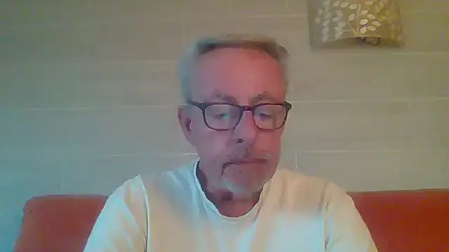 Snapshot of tuggy59 chatting on February 18, 2026, 7:04 am tuggy59 online show from February 18, 2026, 7:04 am