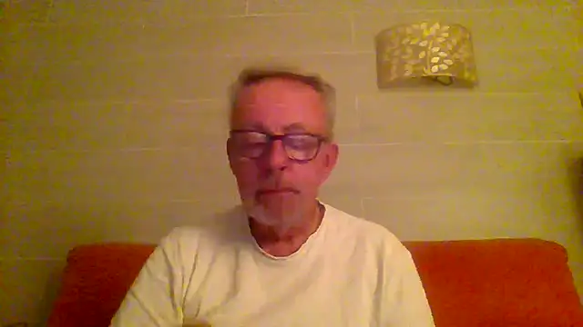 Snapshot of tuggy59 chatting on February 19, 2026, 5:47 am tuggy59 online show from February 19, 2026, 5:47 am