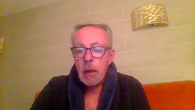 Snapshot of tuggy59 chatting on February 25, 2026, 6:12 am tuggy59 online show from February 25, 2026, 6:12 am