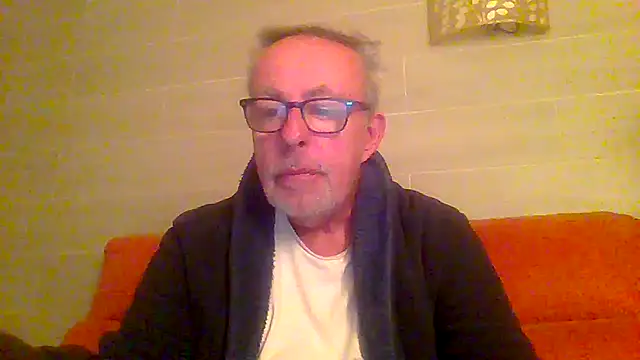 Snapshot of tuggy59 chatting on March 1, 2026, 5:20 am tuggy59 online show from March 1, 2026, 5:20 am