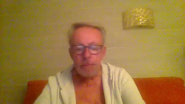 Snapshot of tuggy59 chatting on March 15, 2026, 4:51 am tuggy59 online show from March 15, 2026, 4:51 am