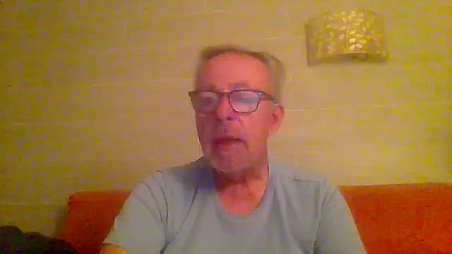 Snapshot of tuggy59 chatting on April 1, 2026, 4:35 am tuggy59 online show from April 1, 2026, 4:35 am