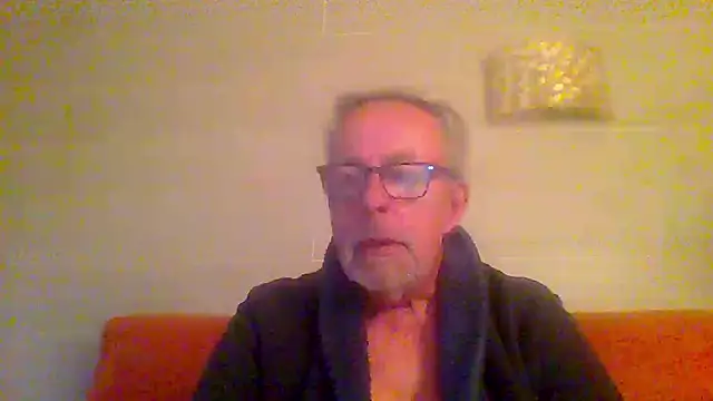 Snapshot of tuggy59 chatting on April 4, 2026, 5:49 am tuggy59 online show from April 4, 2026, 5:49 am