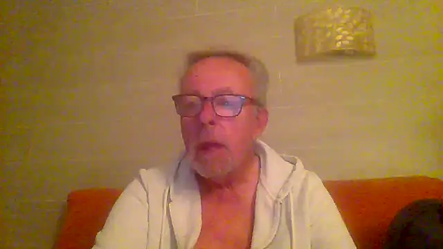 Snapshot of tuggy59 chatting on April 5, 2026, 3:26 am tuggy59 online show from April 5, 2026, 3:26 am