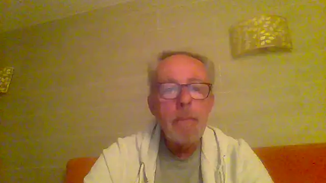 Snapshot of tuggy59 chatting on April 13, 2026, 4:29 am tuggy59 online show from April 13, 2026, 4:29 am