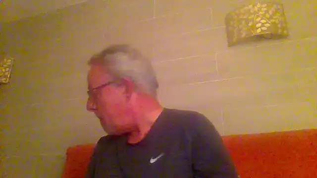 Snapshot of tuggy59 chatting on April 15, 2026, 5:25 am tuggy59 online show from April 15, 2026, 5:25 am