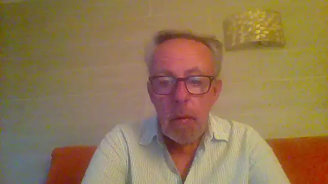 Snapshot of tuggy59 chatting on April 18, 2026, 5:33 am tuggy59 online show from April 18, 2026, 5:33 am
