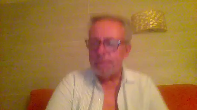Snapshot of tuggy59 chatting on April 19, 2026, 4:45 am tuggy59 online show from April 19, 2026, 4:45 am