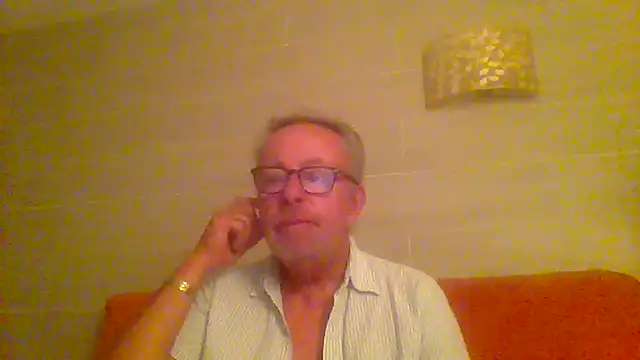 Snapshot of tuggy59 chatting on April 21, 2026, 4:08 am tuggy59 online show from April 21, 2026, 4:08 am
