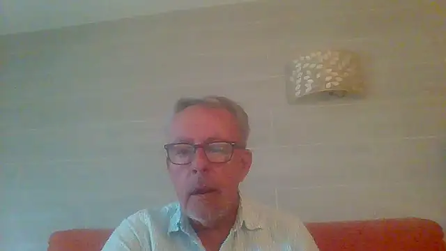 Snapshot of tuggy59 chatting on April 26, 2026, 6:44 am tuggy59 online show from April 26, 2026, 6:44 am